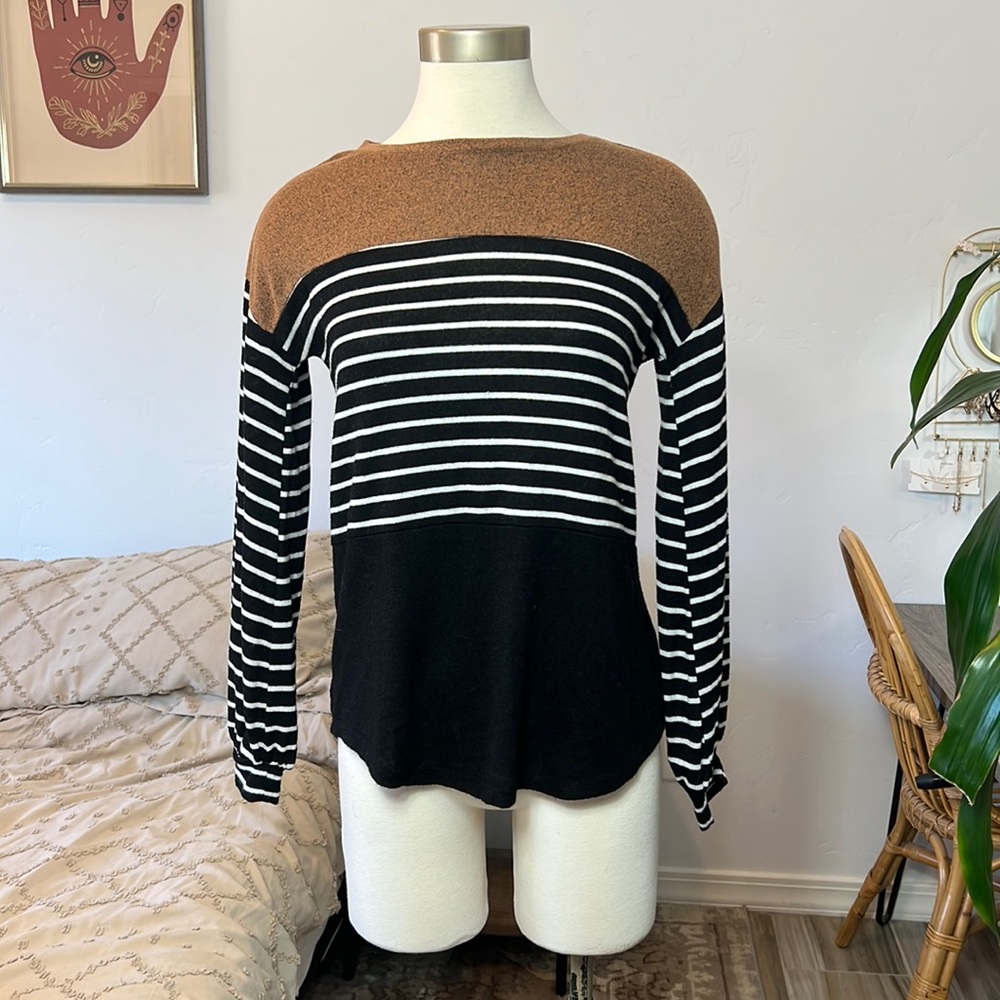 Striped black, white brown mixer, top longsleeve, super soft MAURICES